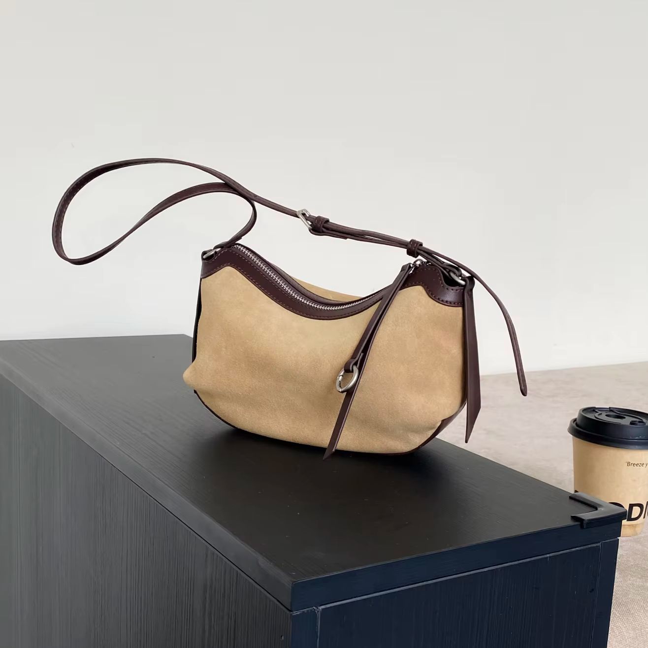 Half Moon Bag Suede - Matowa zamszowa torebka hobo z prawdziwej
