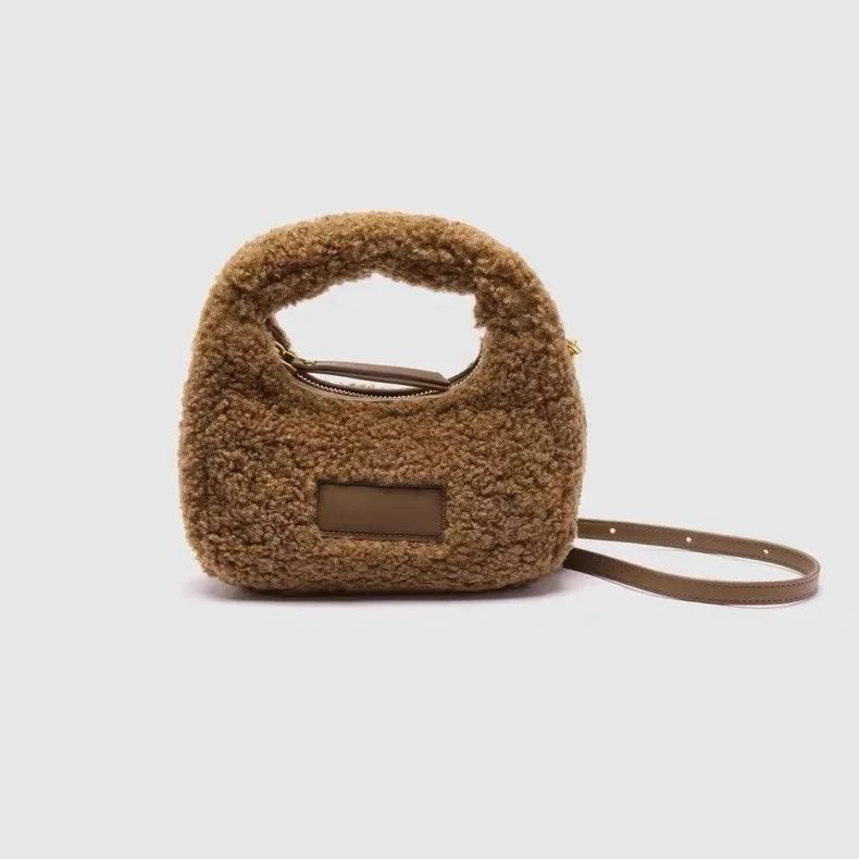 Torebka damska z wełny jagnięc – Half Moon Bag Suede recenzja i cena