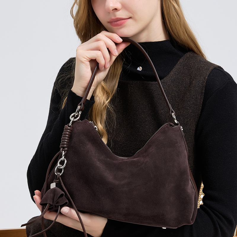 Retro Torebka z Matowej Skóry  – Half Moon Bag Suede recenzja i cena