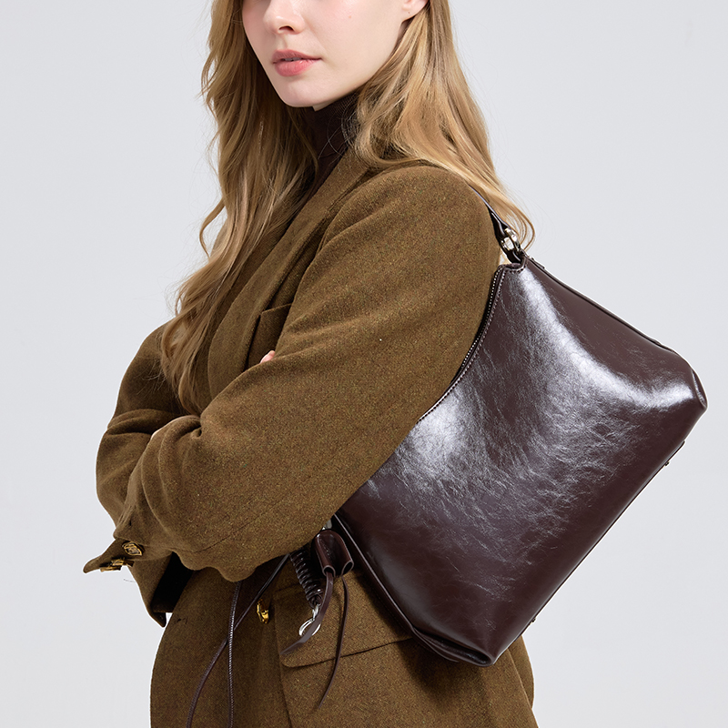 Retro Torebka z Matowej Skóry  – Half Moon Bag Suede recenzja i cena