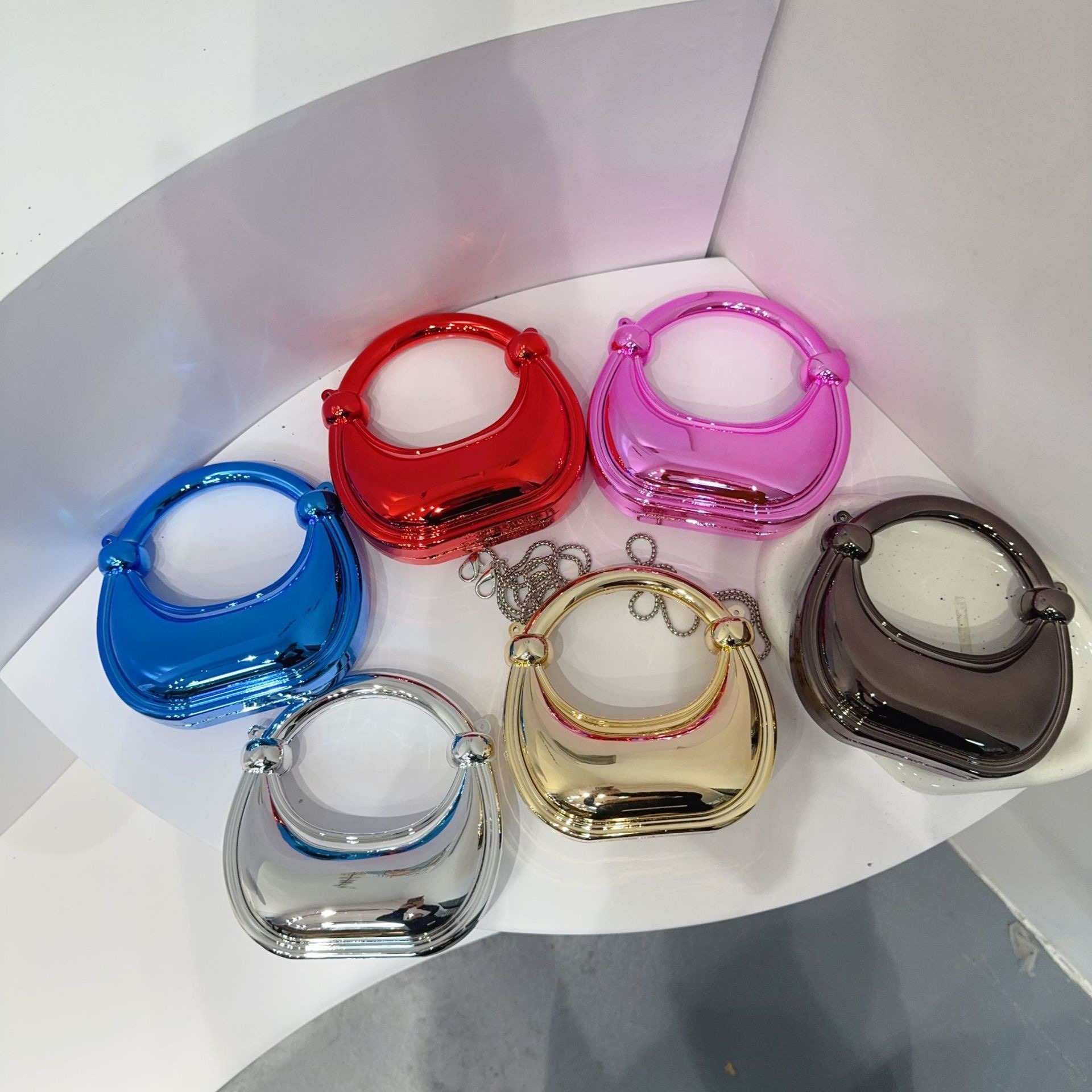Mini złota torebka wieczorowa  – Luxury Bags Supplier recenzja i cena
